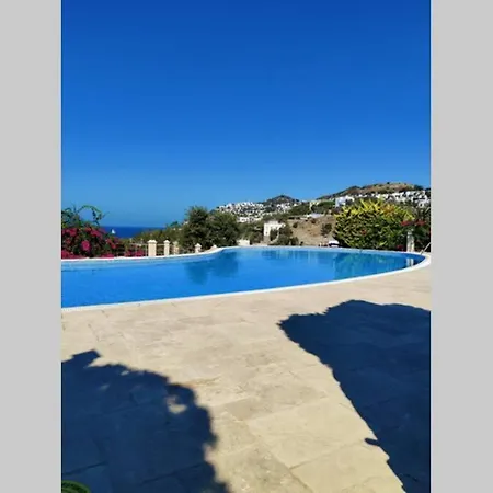 Lejlighed Muekemmel Manzarali Havuzlu 2+1 *